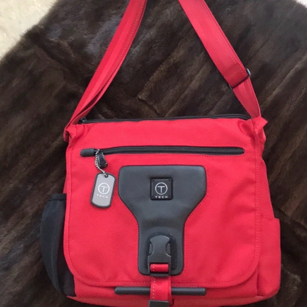 Tumi T Tech Adventurer Unusex Crossbody bag 
57035R in like new condition